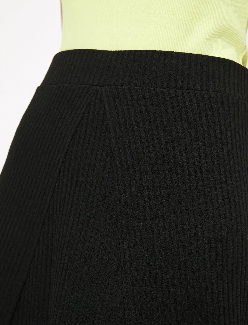 11914 Black Plain Midi Skirt