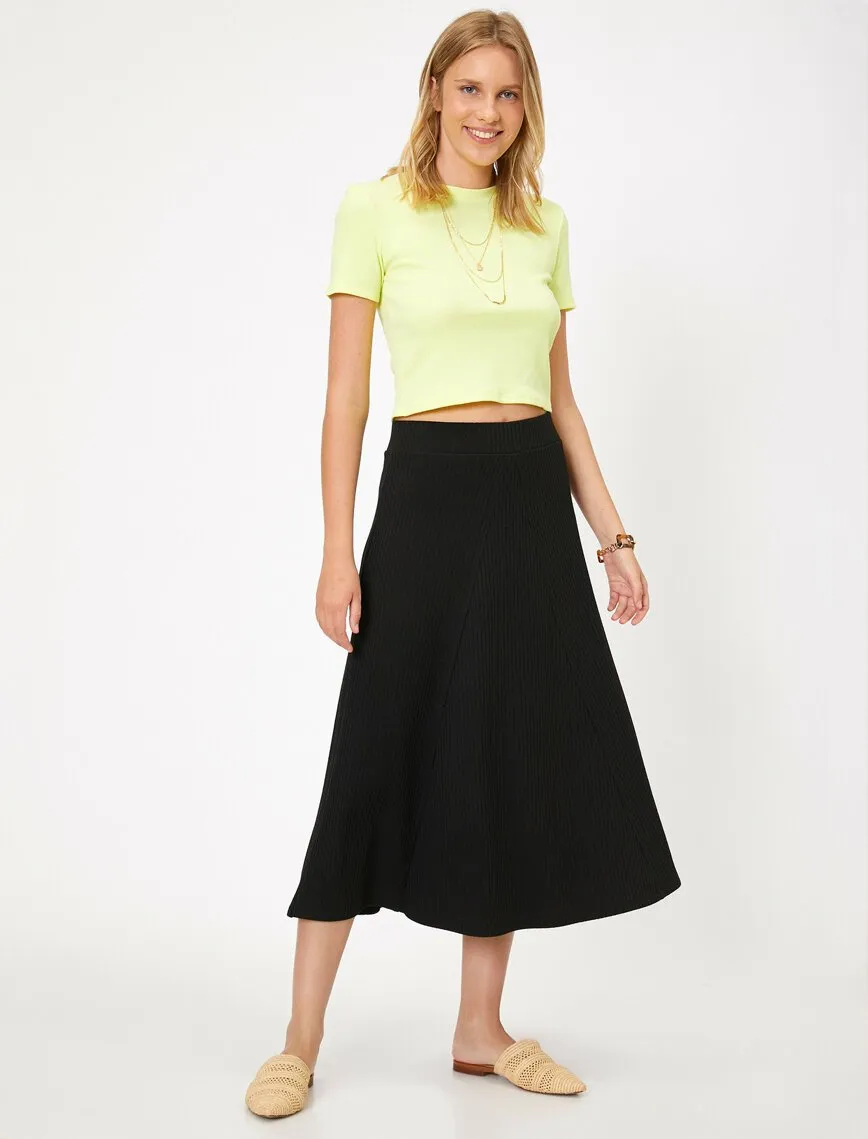 11914 Black Plain Midi Skirt