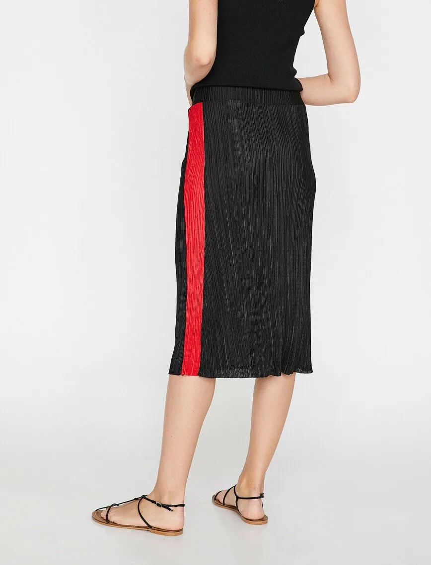 12111 Black Striped Midi Skirt