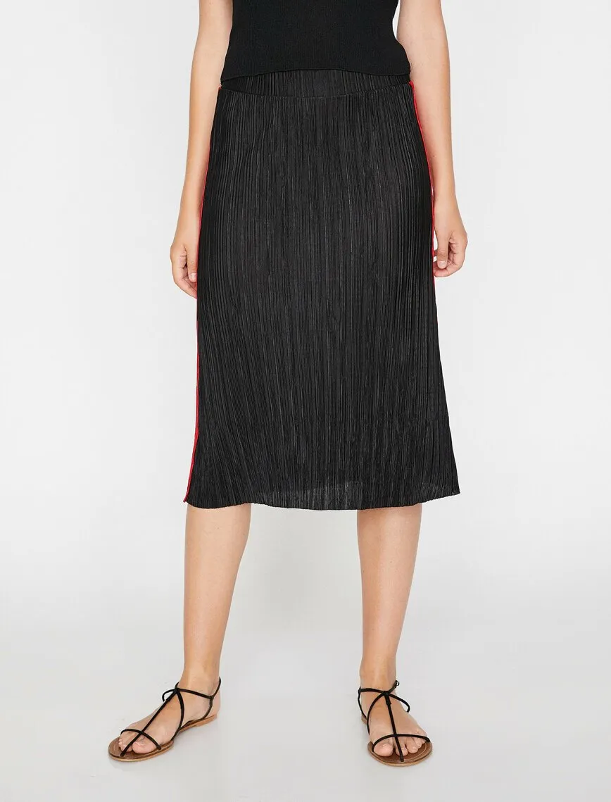 12111 Black Striped Midi Skirt