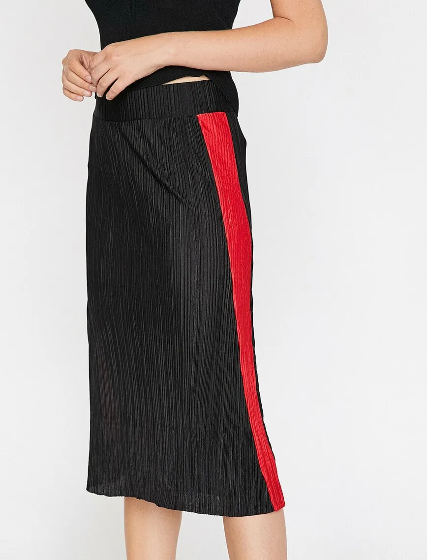 12111 Black Striped Midi Skirt