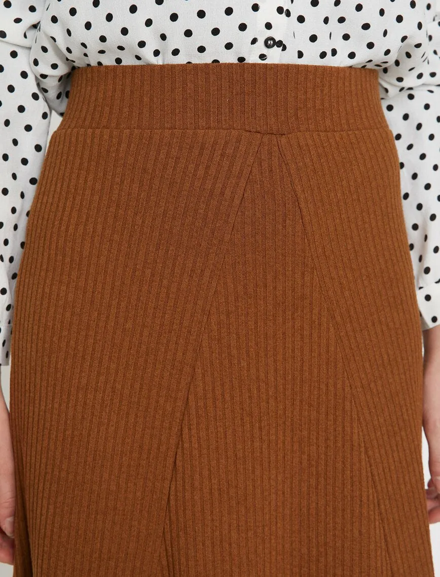 12145 Camel Midi Skirt