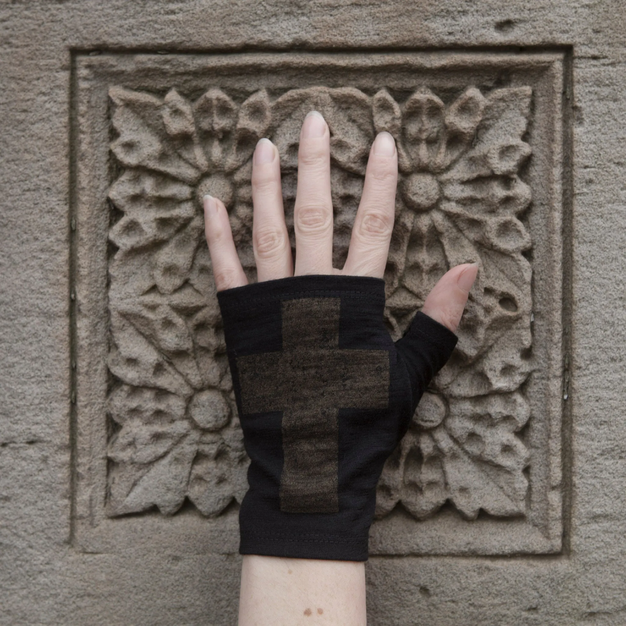 Black hobo length cross printed merino fingerless gloves