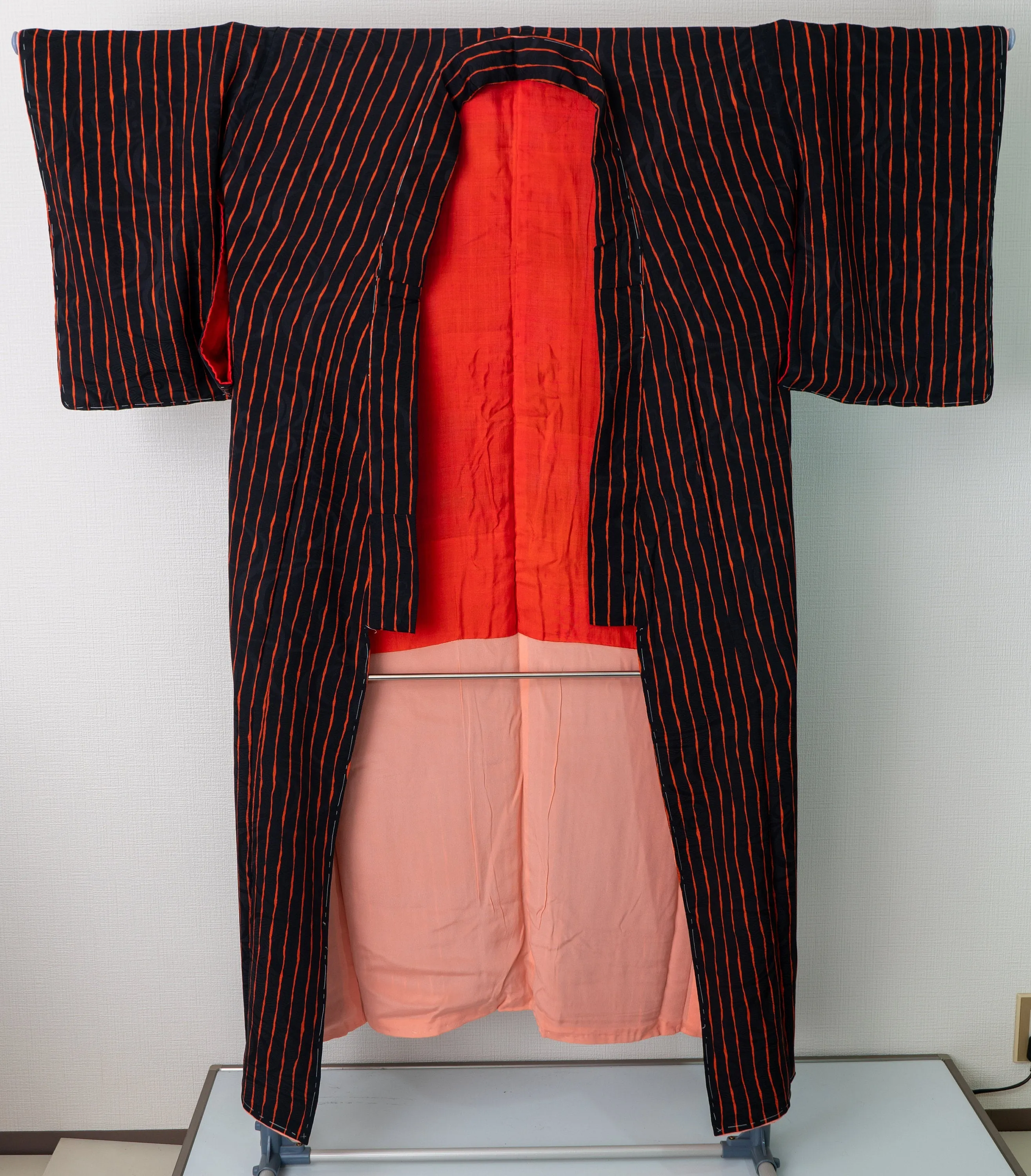 Black with Wavy Red Stripes Kimono - Unused Lightweight Silk Traditional Japanese Robe