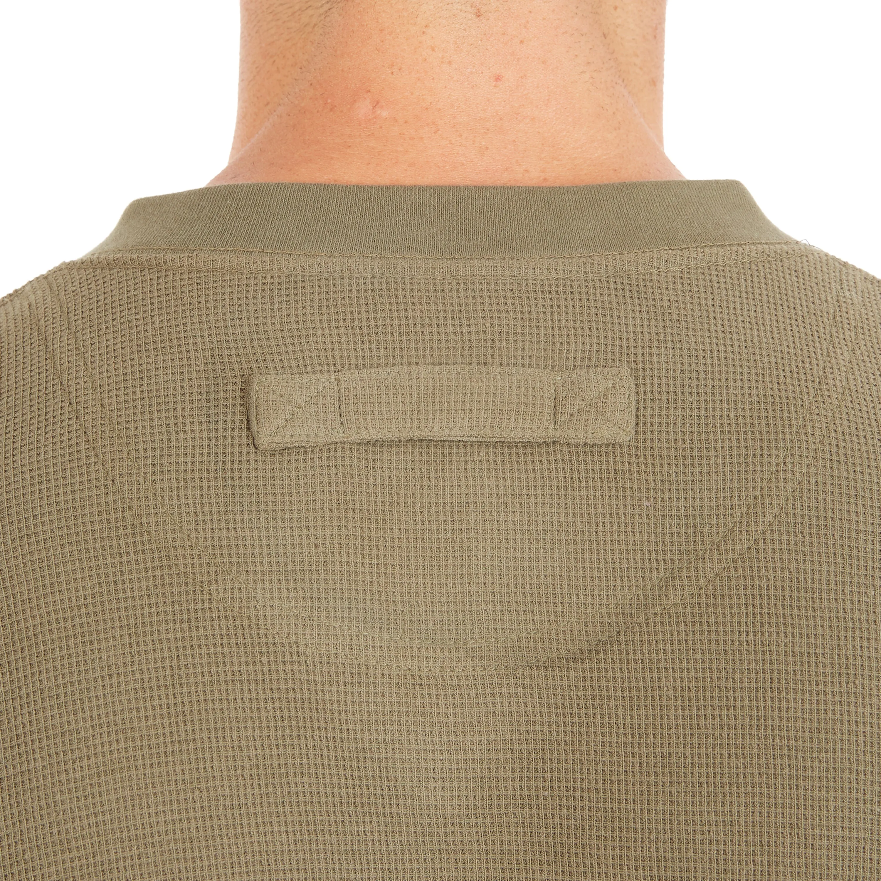 EXTENDED TAIL MINI-THERMAL KNIT HENLEY PULLOVER WITH GUSSET