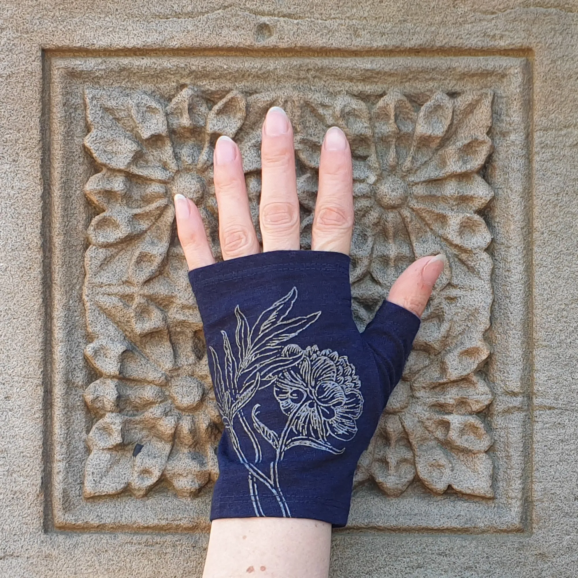 Ink hobo length peony print merino fingerless gloves