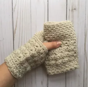 Mossy Grass Fingerless Gloves (Queenie Crochet)