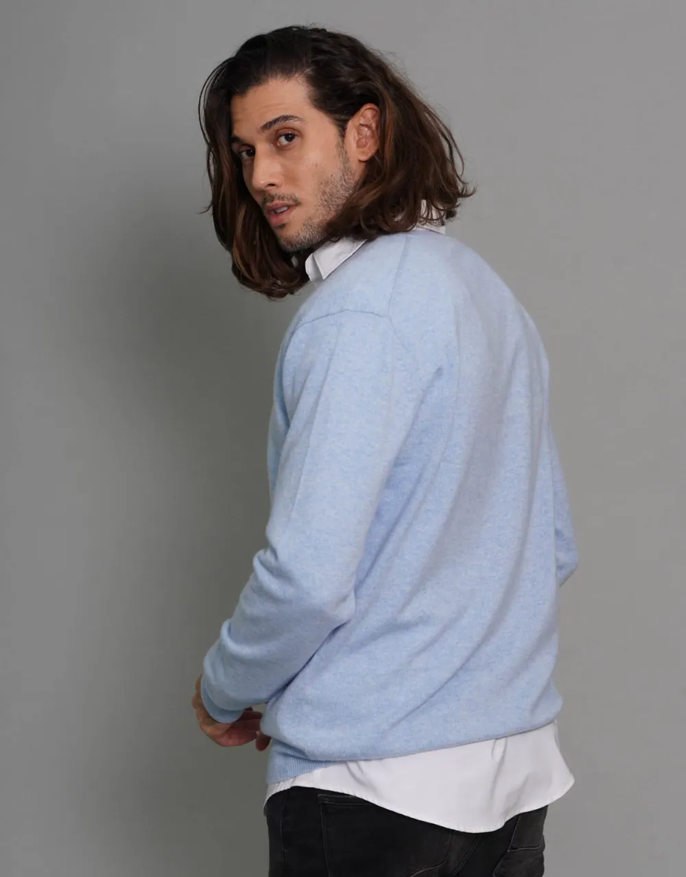 The Classic Cashmere V-Neck Pullover in Sky Blue